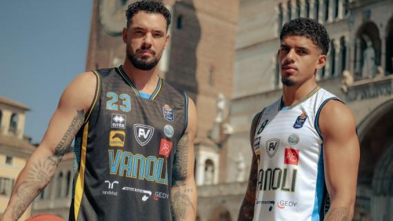 Vanoli Cremona, presentate le nuove maglie per la stagione 2025/26