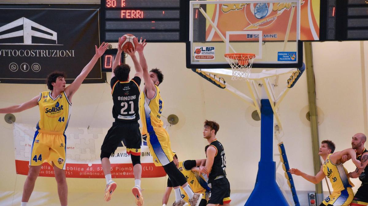 Serie B - La Cestistica cade a Piombino. I Neri blindano il quinto posto