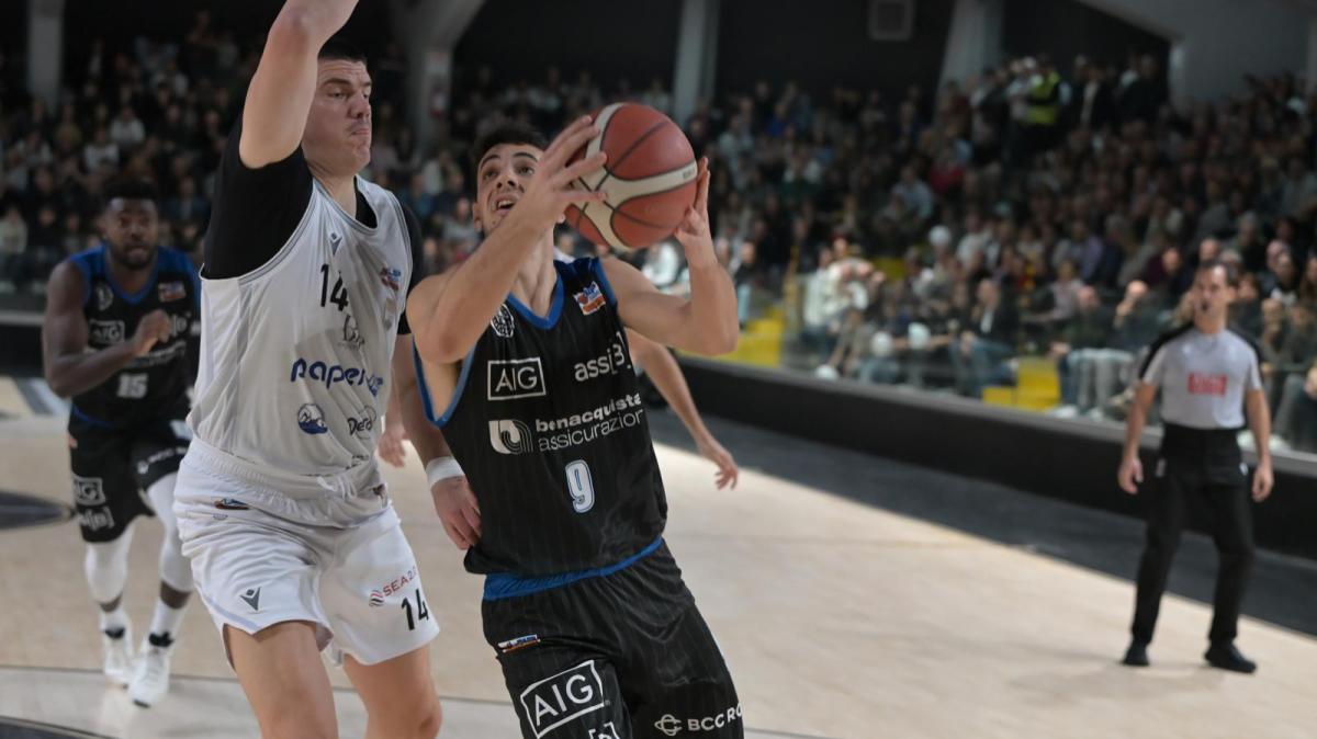 Serie B - La Benacquista Latina lotta fino all'ultimo, ma la spunta Caserta 