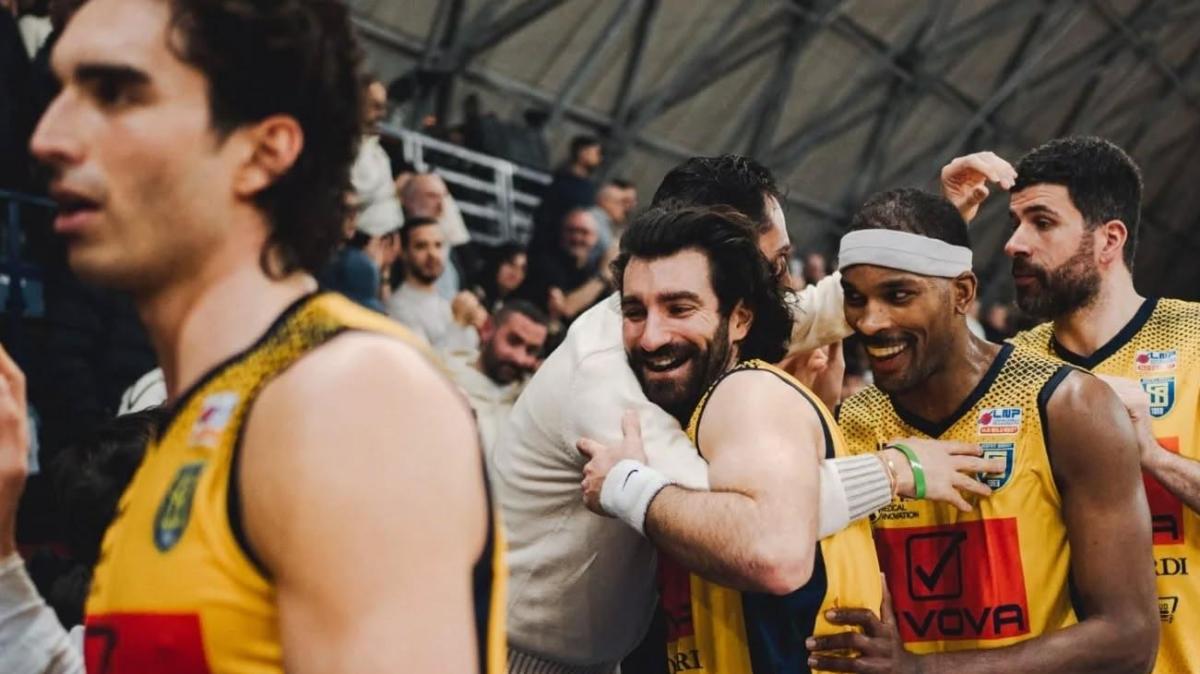 Capitan Mascolo e la squadra