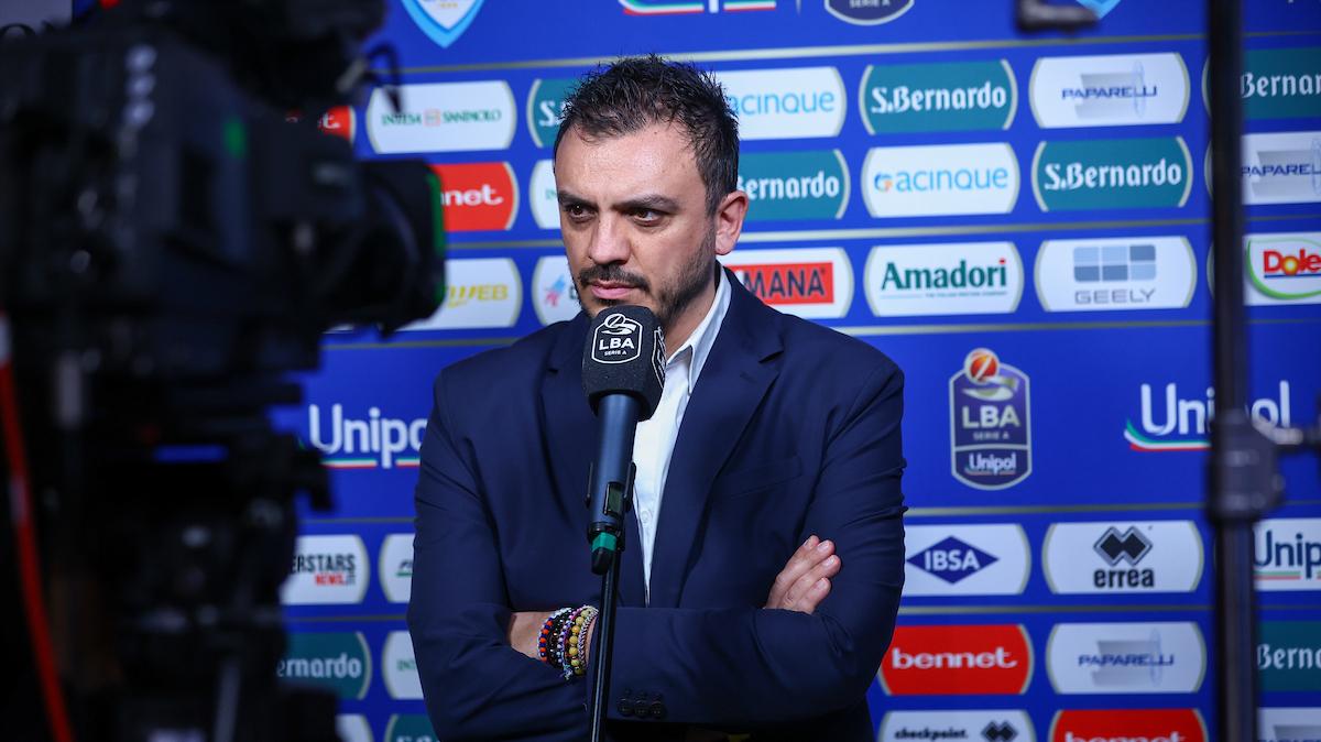 Mercato Serie A: De Raffaele è il 5° cambio allenatore in questa stagione