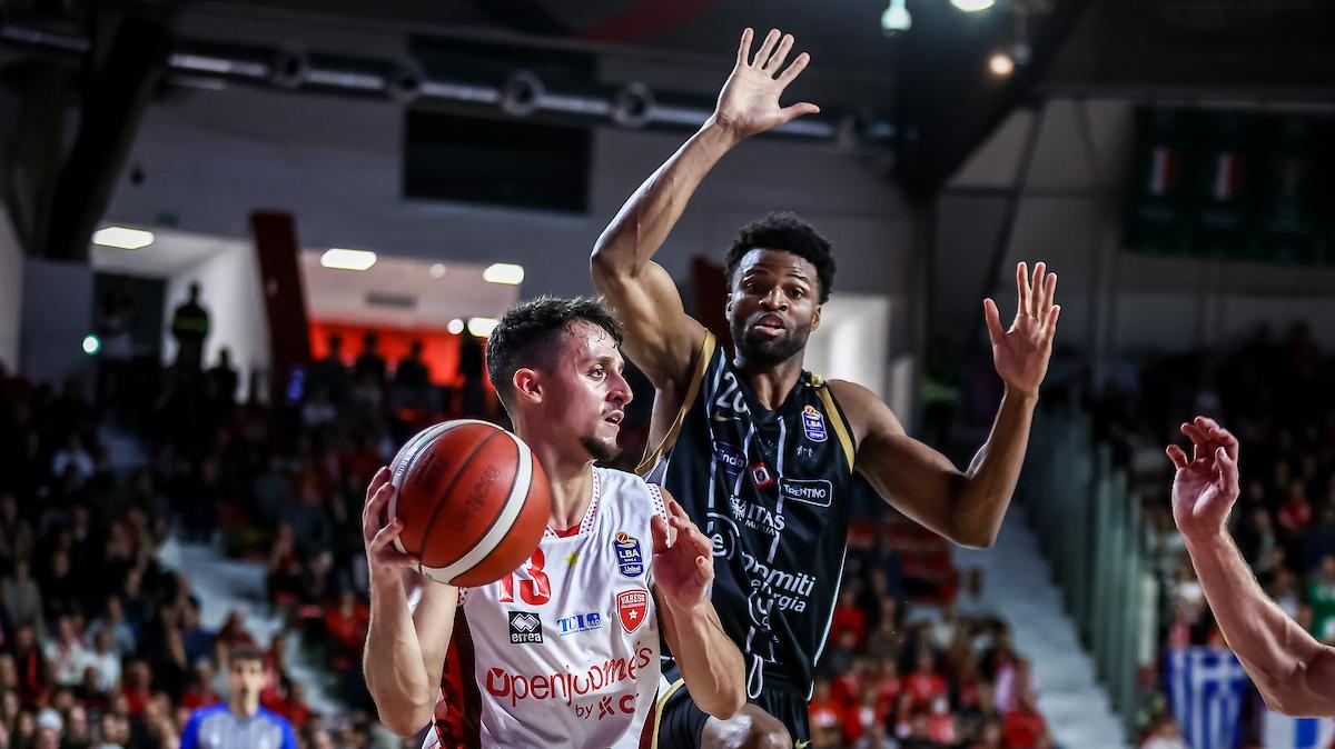 Dolomiti Energia Trentino vs Openjobmetis Varese, diretta (10', 23-18)