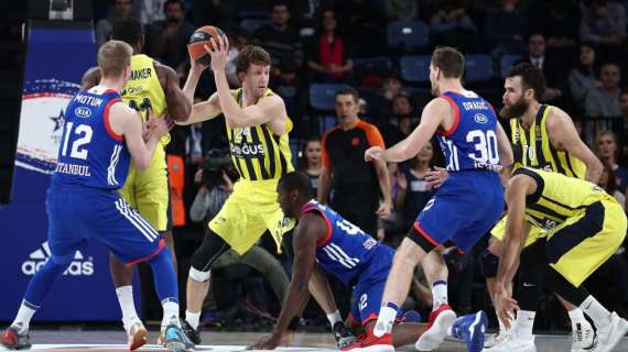 EuroLeague - All’Efes non bastano i 29 punti di Douglas: il Fenerbahce vince il derby di Istanbul