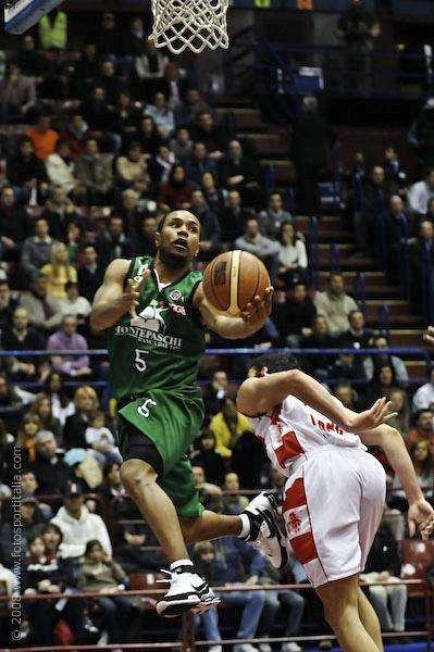 Problema di tasse in Grecia, McIntyre resta a Siena?
