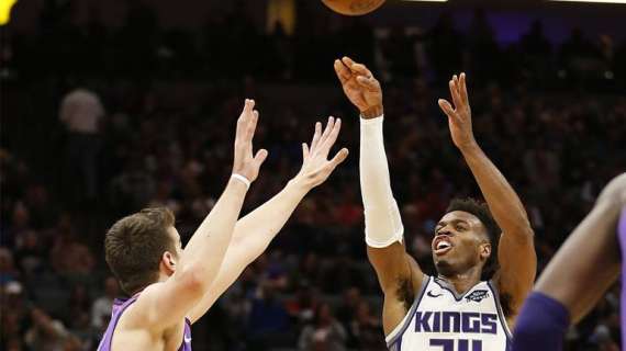 NBA - 'Chiedi a Rodney': Buddy Hield chiama per nome l'arbitro del non-fischio su Barnes in Lakers-Kings