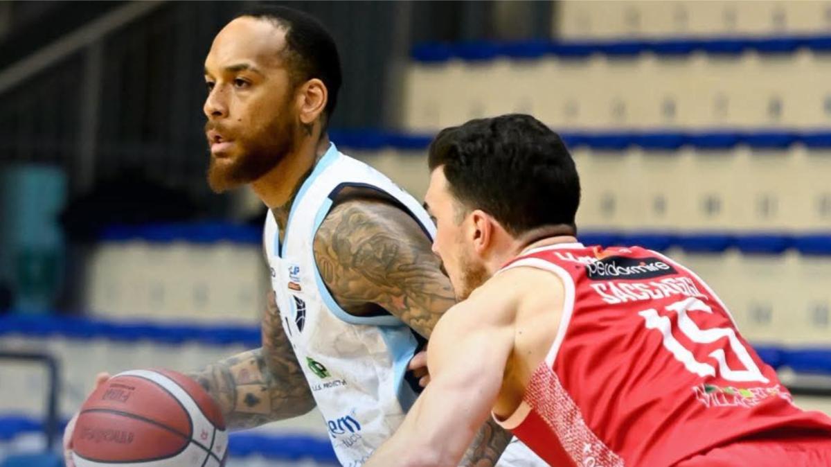 Pistoia sprofonda, non va la prima di Strobl. D'Angelo Harrison scrive 32 e Roseto vince