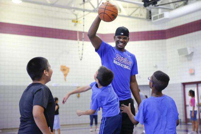 LBA - Brindisi, arriva il gigante buono: la storia di Junior Etou 