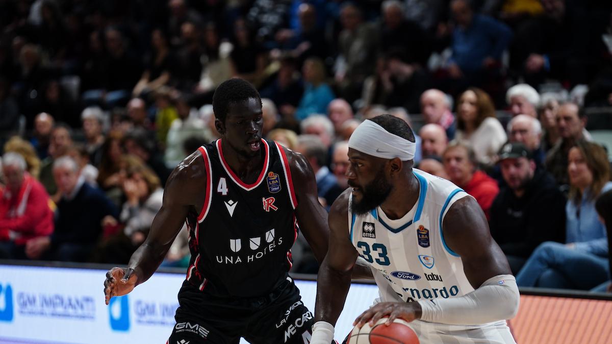 Dopo nove sconfitte Cantù torna alla vittoria a Reggio Emilia: gli highlights