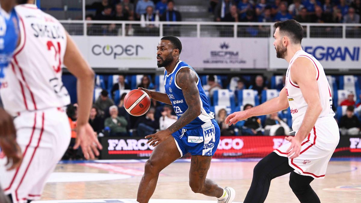 Intervallo: Brescia avanti di 15 su Milano, i tabellini alla pausa