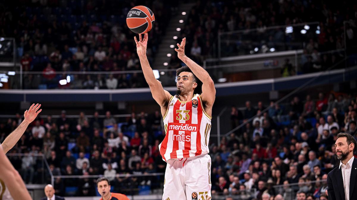 La Stella Rossa resta in scia e ribalta la partita