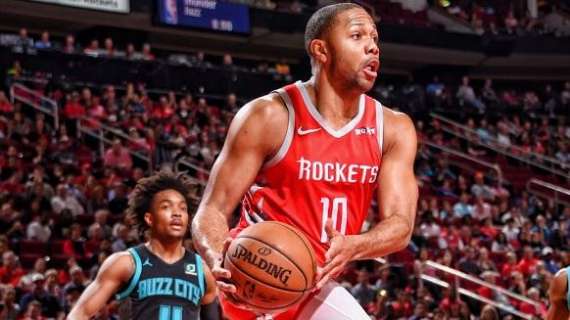 NBA - I Rockets mortificano gli Hornets ma non Walker