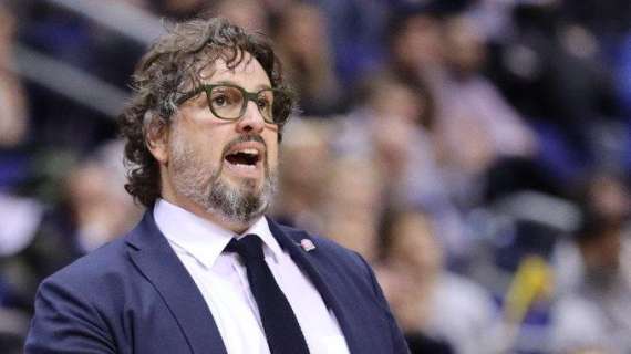 EuroLeague - Bella litigata tra Andrea Trinchieri e Georgios Bartzokas