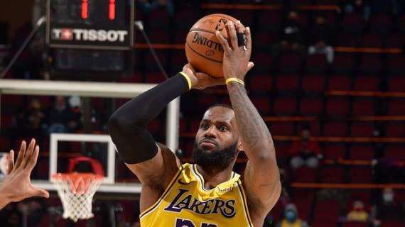 NBA - Lakers: LeBron James passa a Cleveland senza tanti complimenti