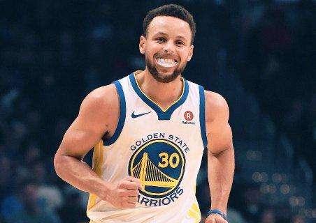 NBA - Warriors, stop per Steph Curry di almeno tre settimane
