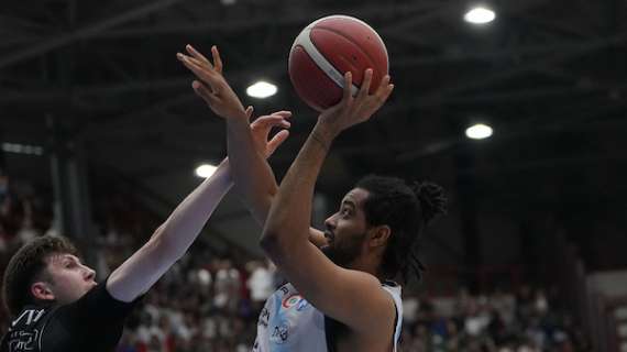 MERCATO LBA - Tomas Woldetensae rimane a metà tra Napoli e Cantù