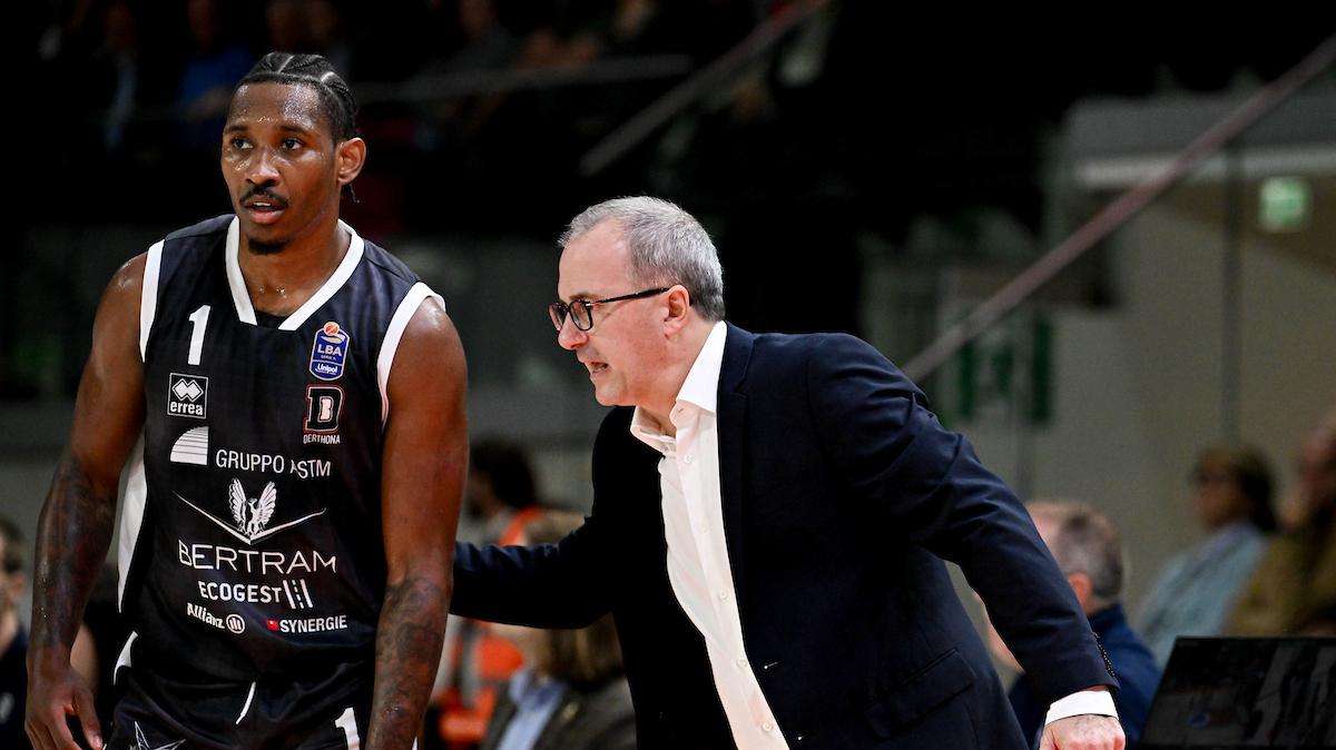 Derthona, Fioretti: «Partita durissima, nella ripresa più efficaci. Strautins? Contentissimi di riaverlo»