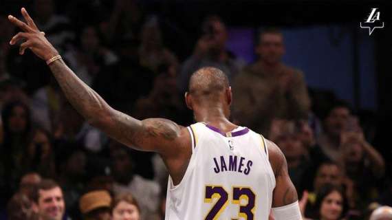 NBA - LeBron James re delle triple per far cadere i Brooklyn Nets