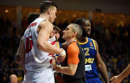 EuroLeague - Olimpia Milano, sei schiacciate di Tarczewski nella vittoria sul Khimki
