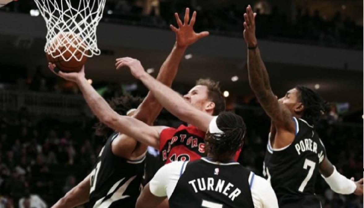 Al Fiserv Forum dei Bucks strada spianata per i Toronto Raptors