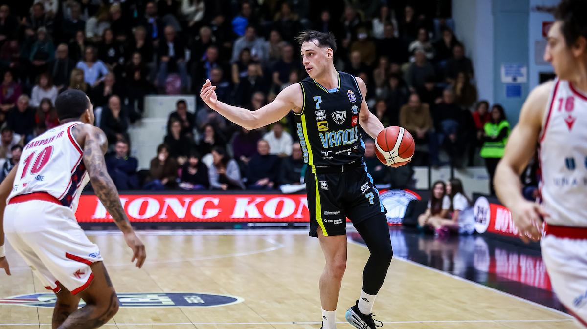 Repubblica: Virtus Bologna, accordo con Davide Casarin. Colloqui con un fondo americano