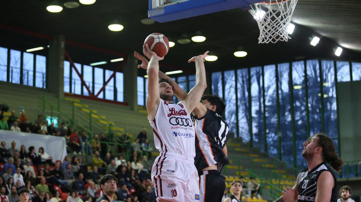 Serie B - Il Basketball Lucca mantiene la vetta superando La Spezia al PalaTagliate