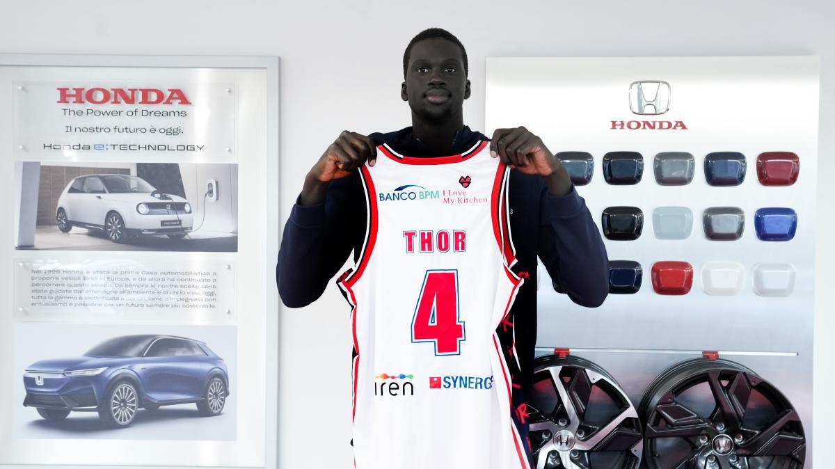 UFFICIALE LBA - Reggio Emilia, tesserato JT Thor: la prima in LBA a Trapani