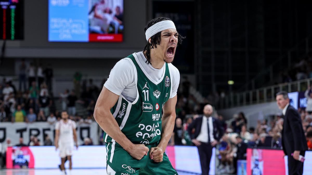 Theo Airhienbuwa si scusa: l'Aquila Trento chiude il caso