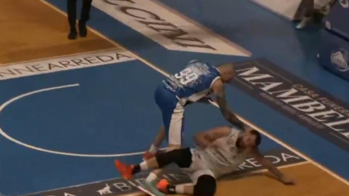 Rissa choc in A2: Borra prende a pugni Landi in Roseto - Ruvo