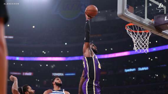 NBA - Lebron e Rose danno spettacolo allo Staples Center e i Lakers infilano la quinta vittoria