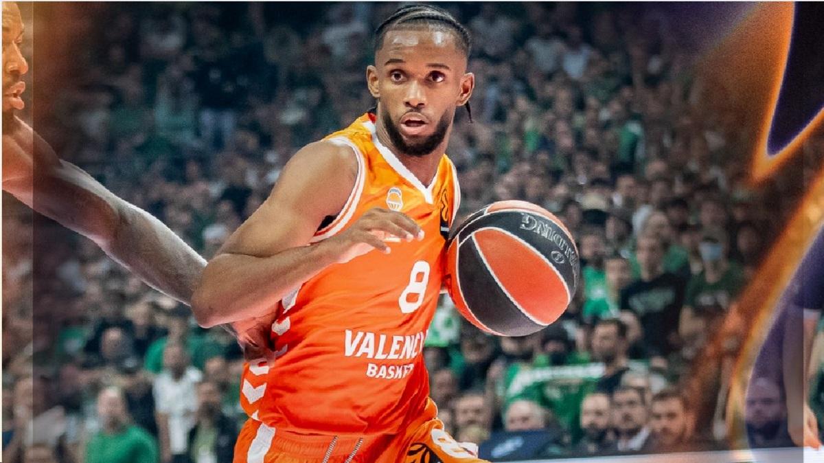 Lacrimogeni, espulsioni, rimonte: Valencia fa l'impresa in casa Panathinaikos