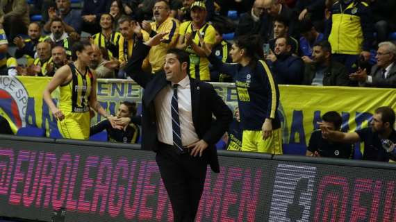 Victor Lapena ottiene il premio EuroLeague Women Coach of the Year
