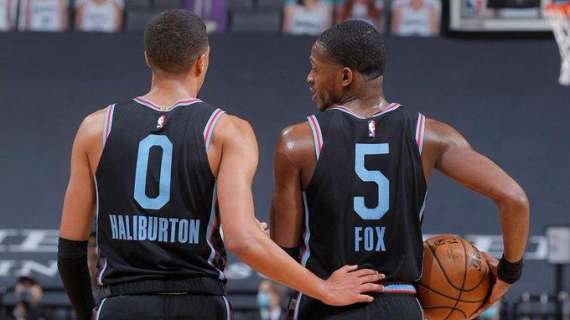 NBA - Sacramento, critica agli arbitri costa una multa a De'Aaron Fox