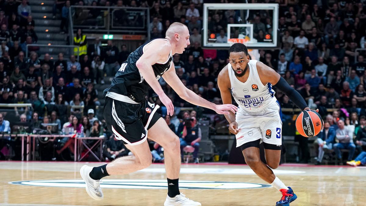 Jordan Loyd: “In Eurolega vincere fuori casa è quasi impossibile”