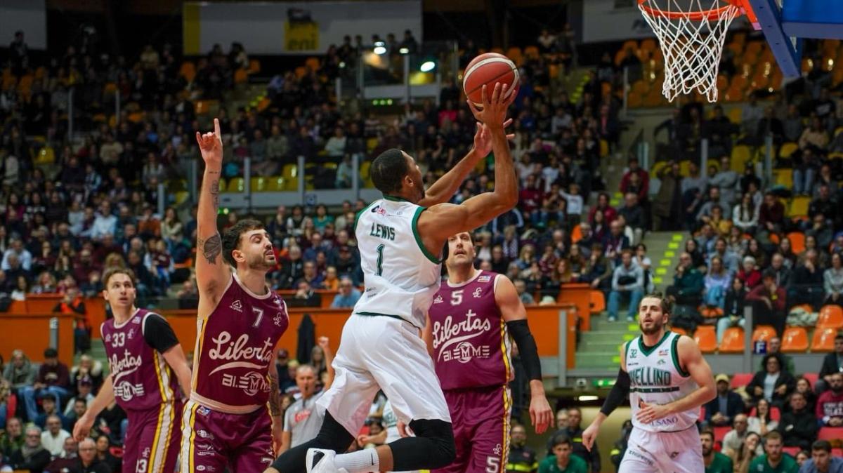 L'Unicusano Avellino Basket sfida l'Estra Pistoia del gigante Buva