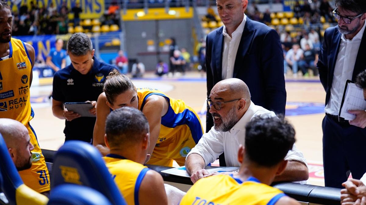 La capolista Vuelle Pesaro al Pala Gianni Asti con la Reale Mutua Torino