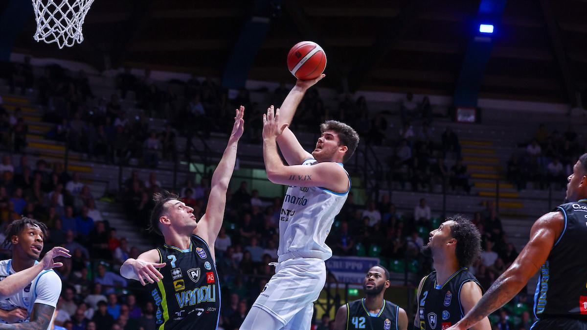 LIVE | Cantù vince il derby con Cremona nel secondo tempo