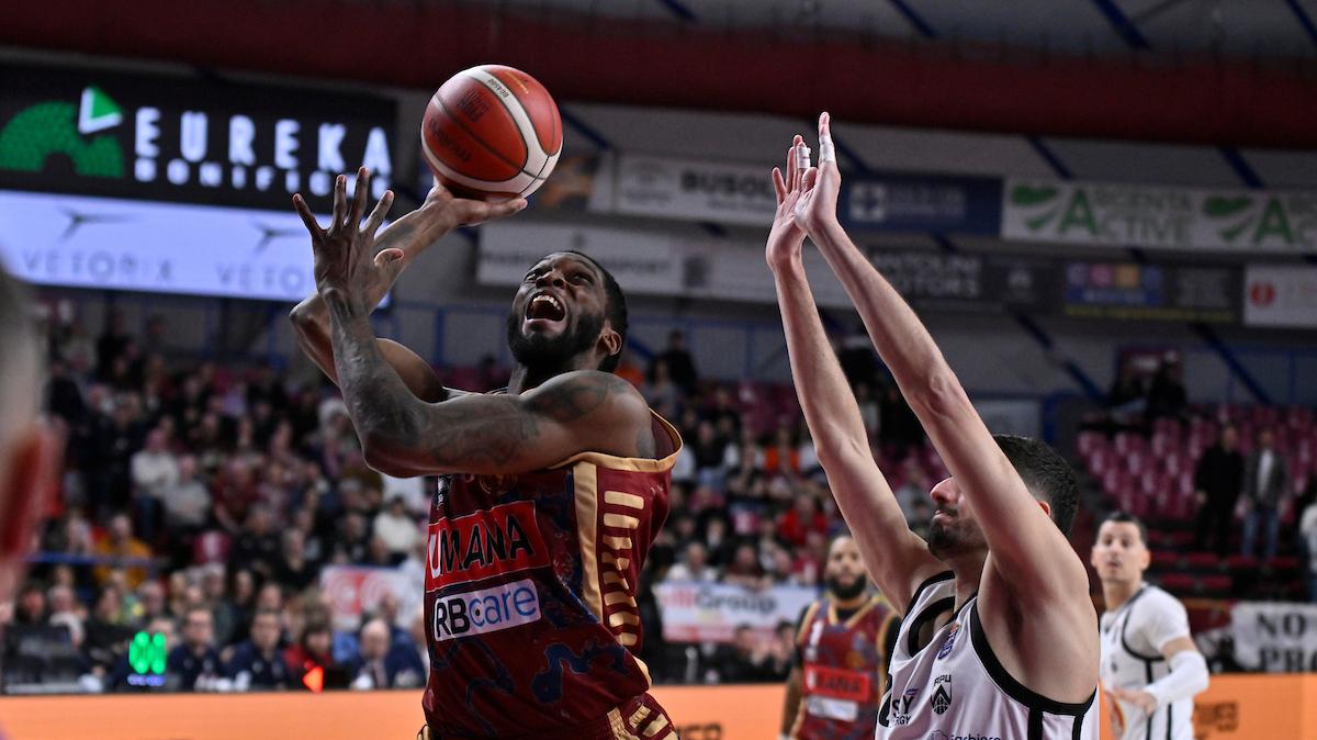 La rimonta della Reyer Venezia nella sfida con l'Apu Udine: gli highlights