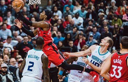 NBA - Gli Hornets si sbriciolano a Toronto nel secondo tempo