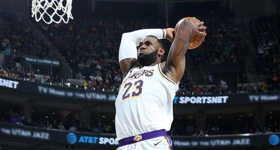 NBA - LeBron James chiuderà la carriera in maglia Lakers