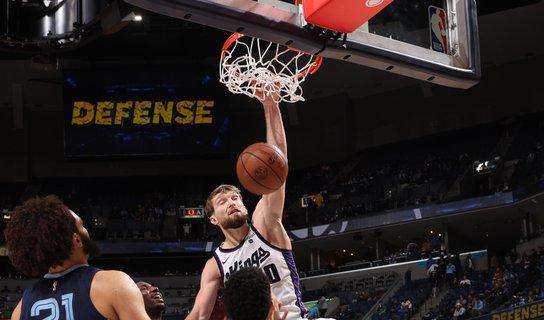 NBA - I Kings di Sabonis rimontano e battono i Memphis Grizzlies