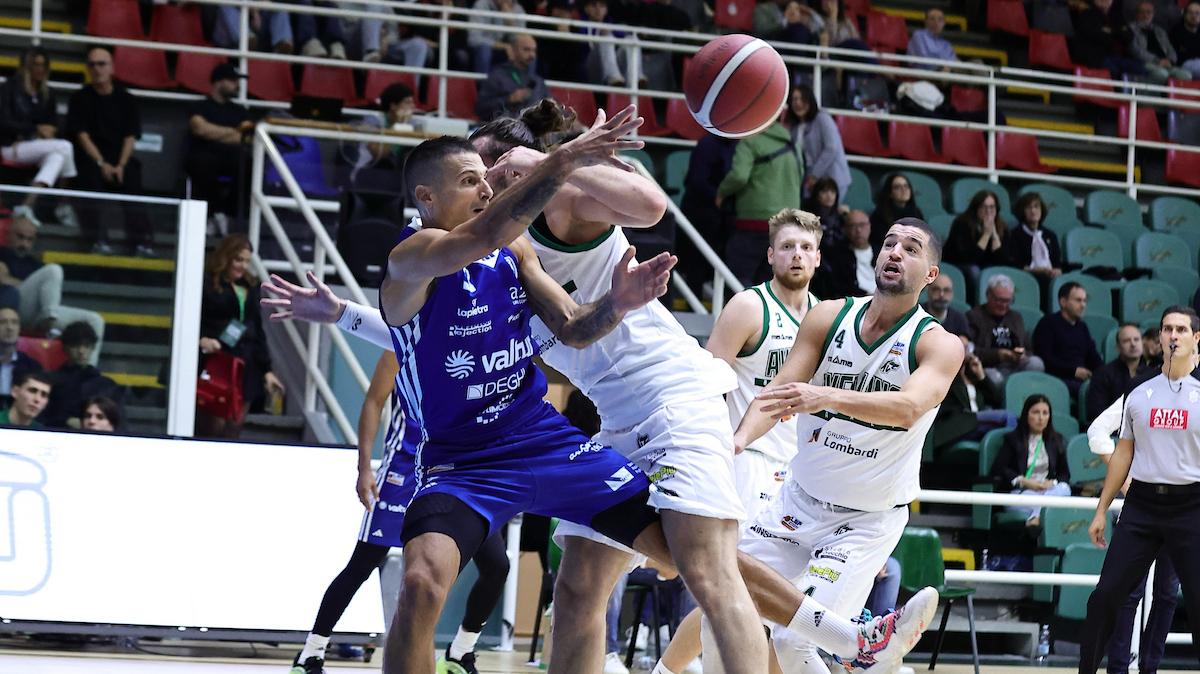 Unicusano Avellino Basket nel PalaPentassuglia della Valtur Brindisi