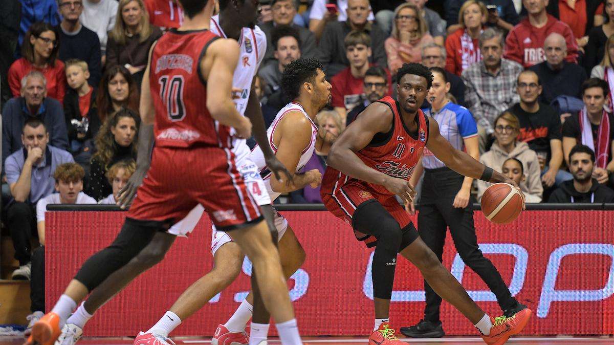 Pallacanestro Trieste, incognita Sissoko: oggi l'esito della risonanza magnetica