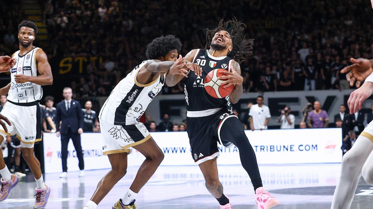 Lo sforzo finale della Virtus Bologna piega una indomita Trento: gli highlights
