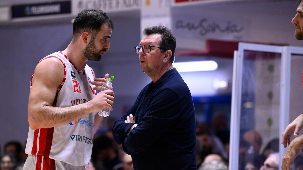 Carlino: Pesaro, per Felder l’avventura è finita. Società sul mercato