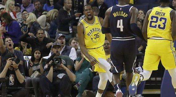 NBA - Warriors vs Nuggets: Kevin Durant espulso per aver litigato con l'arbitro!
