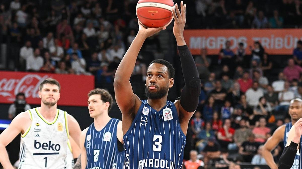 Efes allunga la serie col Fener (1-2): Larkin e Biberović incendiano la notte di Istanbul