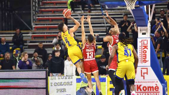 LIVE LBA - La Givova Scafati gioca un quarto quarto da 27-14 e si porta a casa il match contro Varese