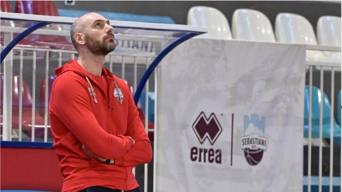 C'è Pesaro al PalaSojourner per la Sebastiani. Crosariol: “Primo impatto positivo”