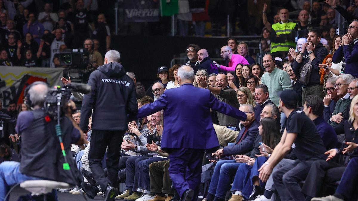 Il vice presidente Virtus espulso con Milano: «Io in piedi per riportare al loro posto due persone»