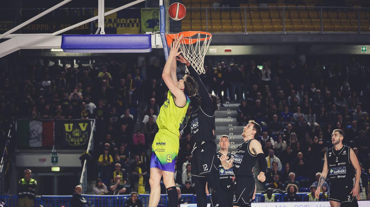 LIVE Vigevano 1955 - Rucker San Vendemiano diretta fine 3Q 63-43 